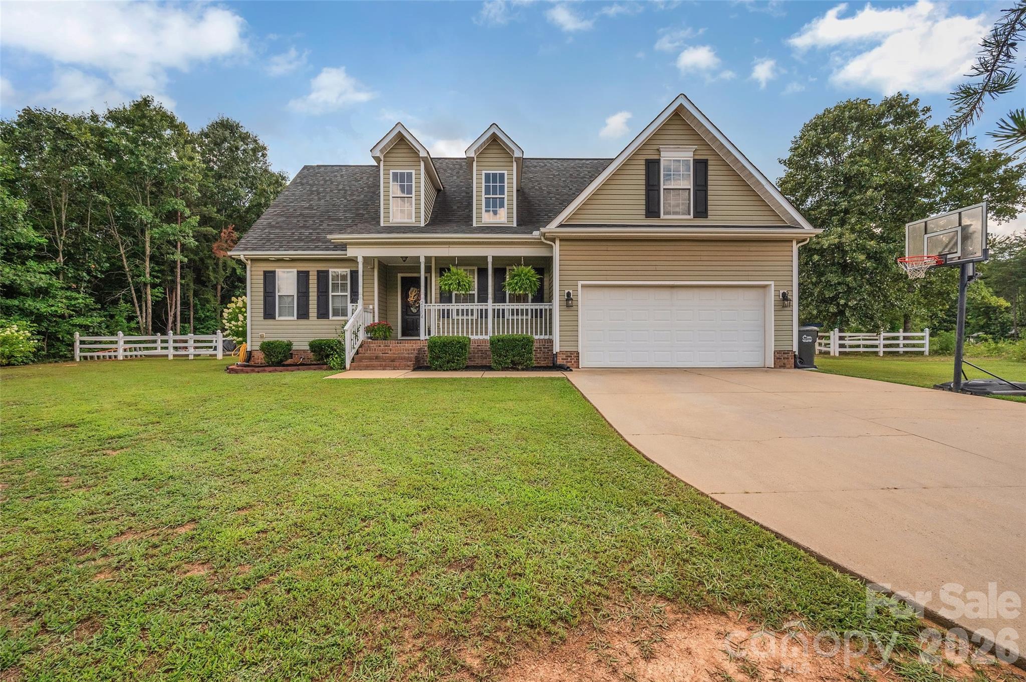 2114 Pinnacle View Drive — photo