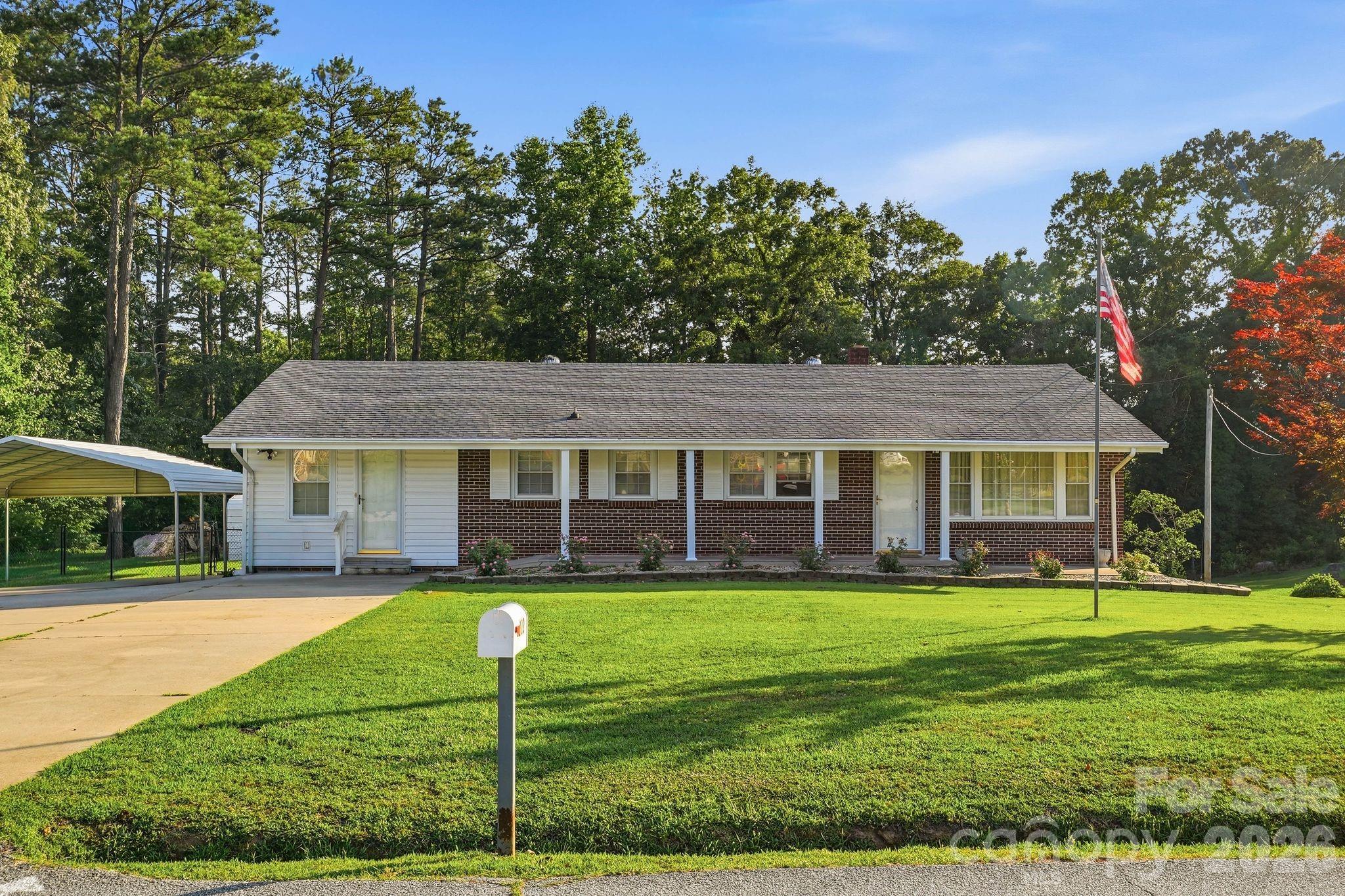112 Brookside Drive — photo