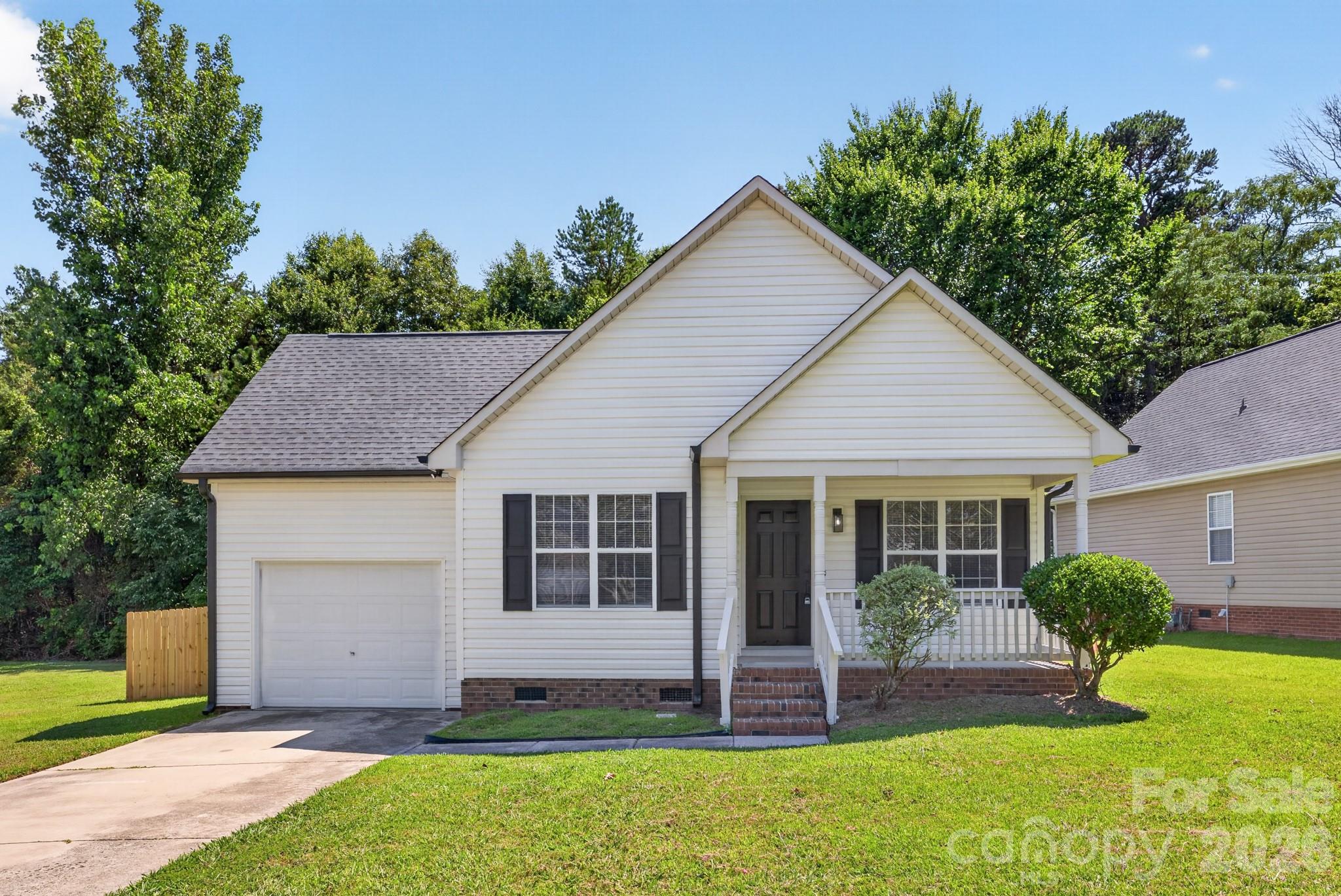 1001 Loch Lomond Circle — photo