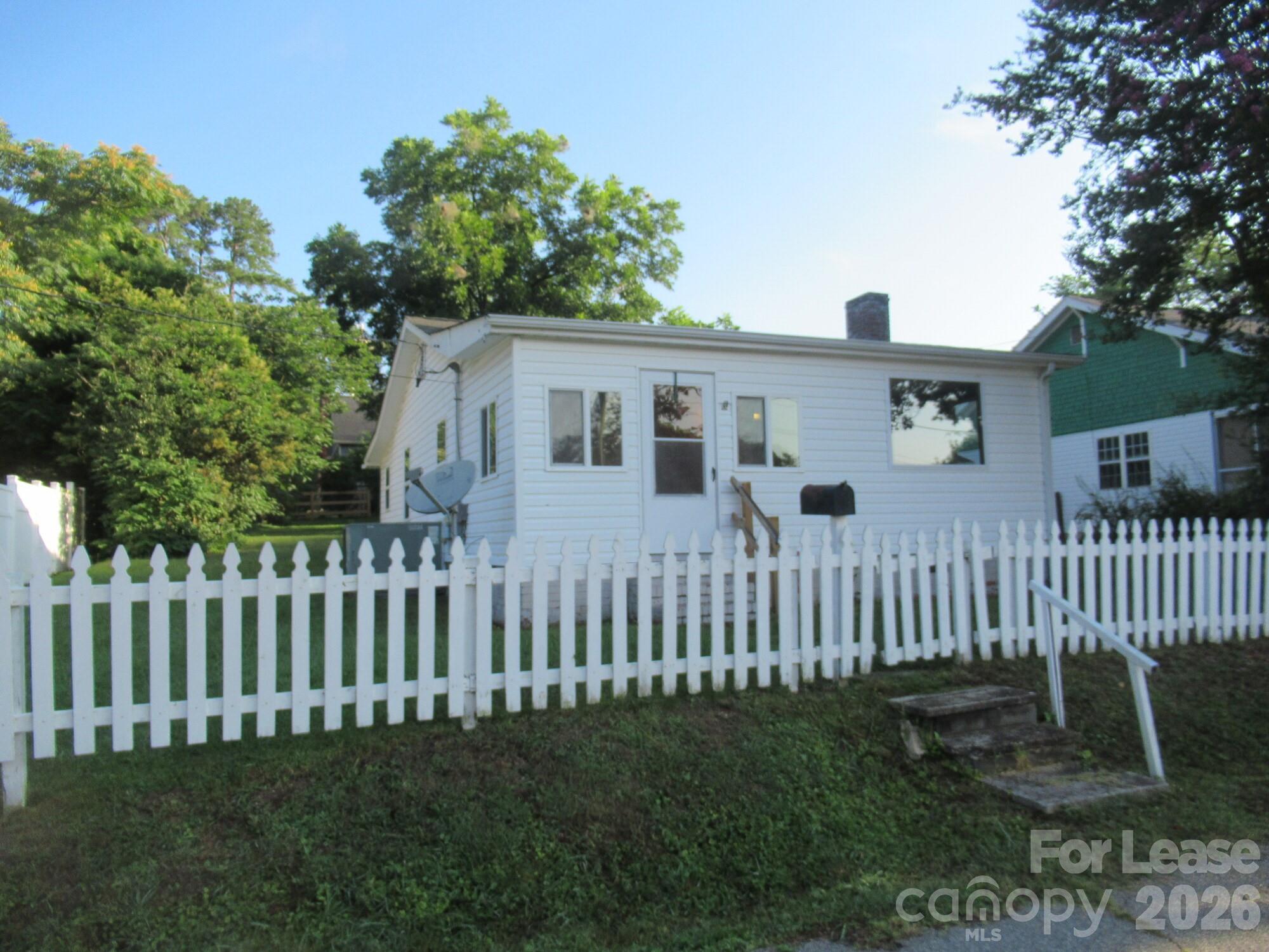 306 W 2nd Street — photo