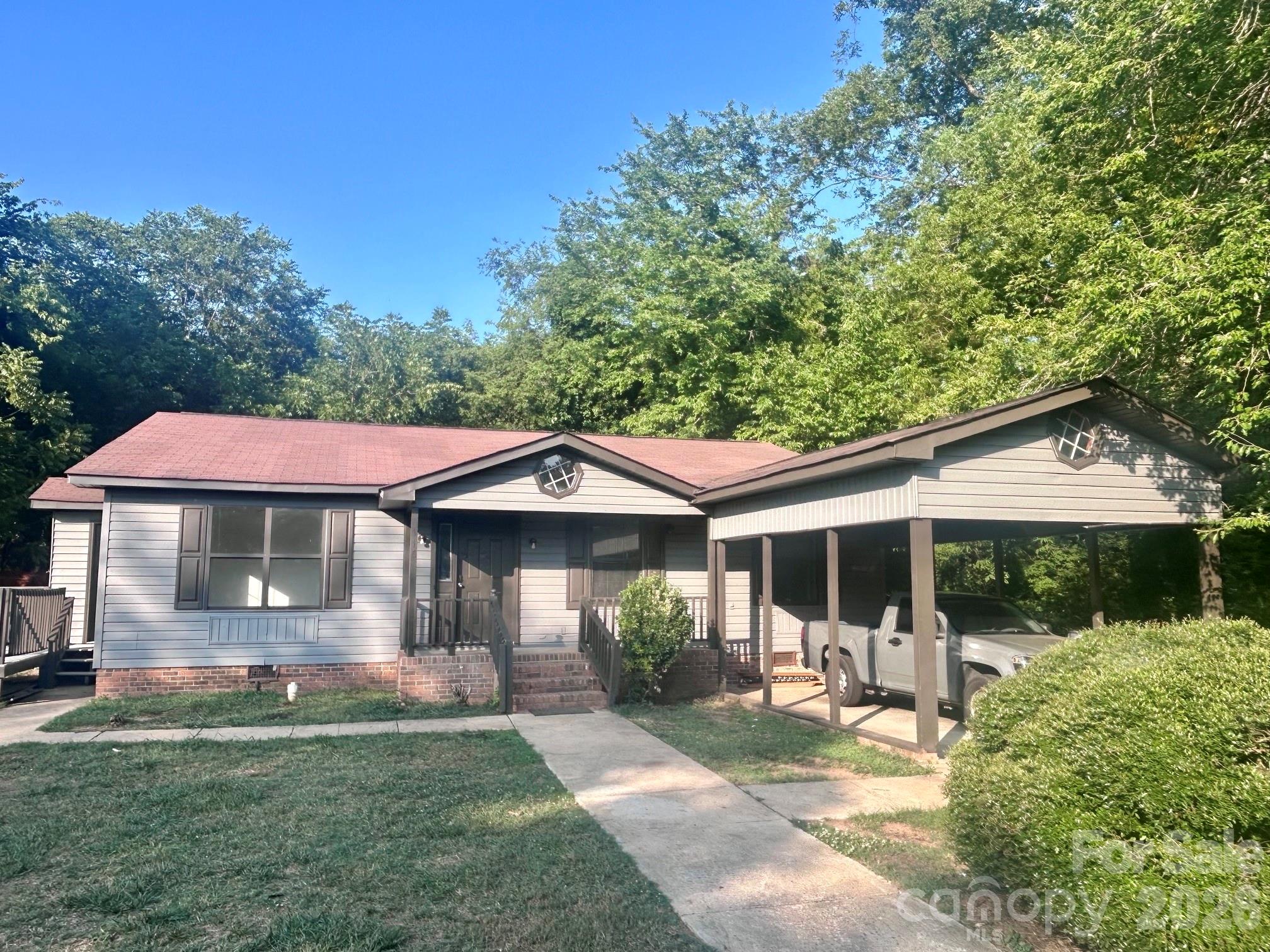115 E Geroid Street — photo