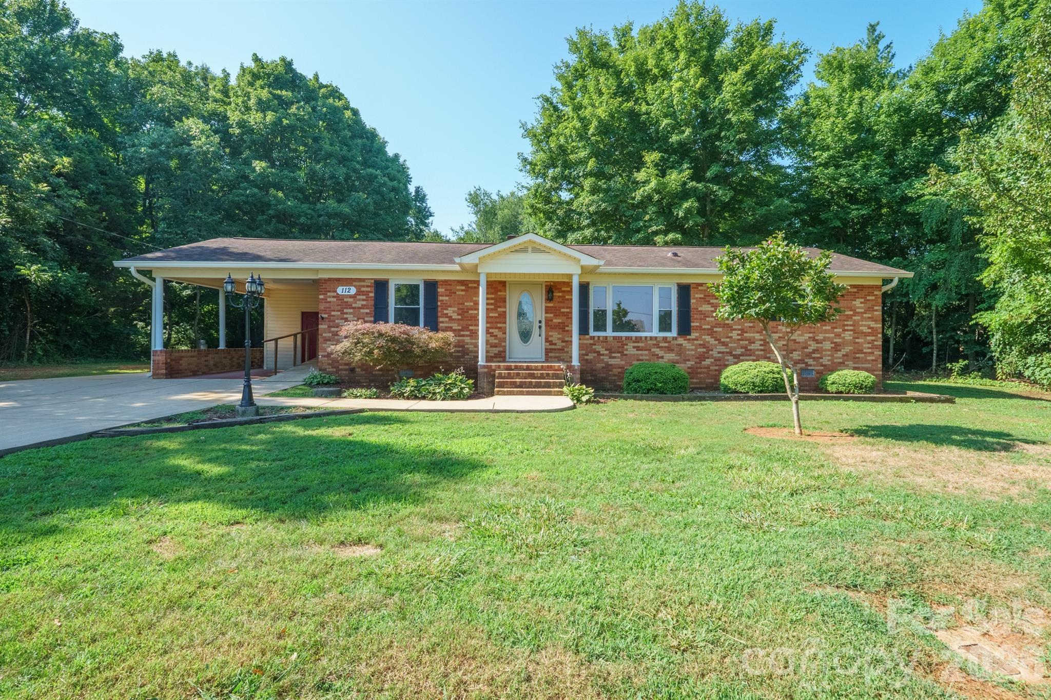 112 Summers Farm Road — photo
