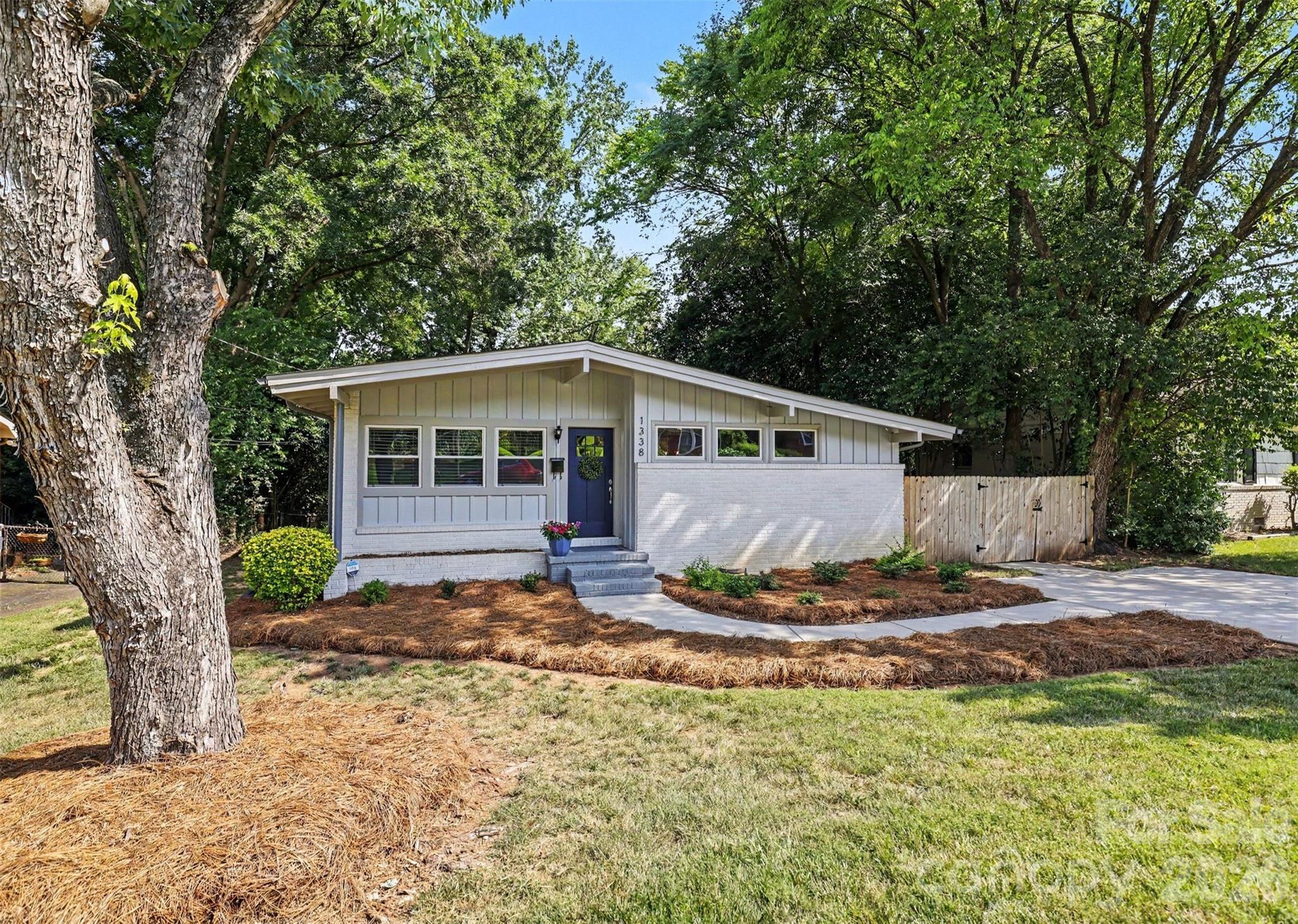1338 Edgewater Drive — photo