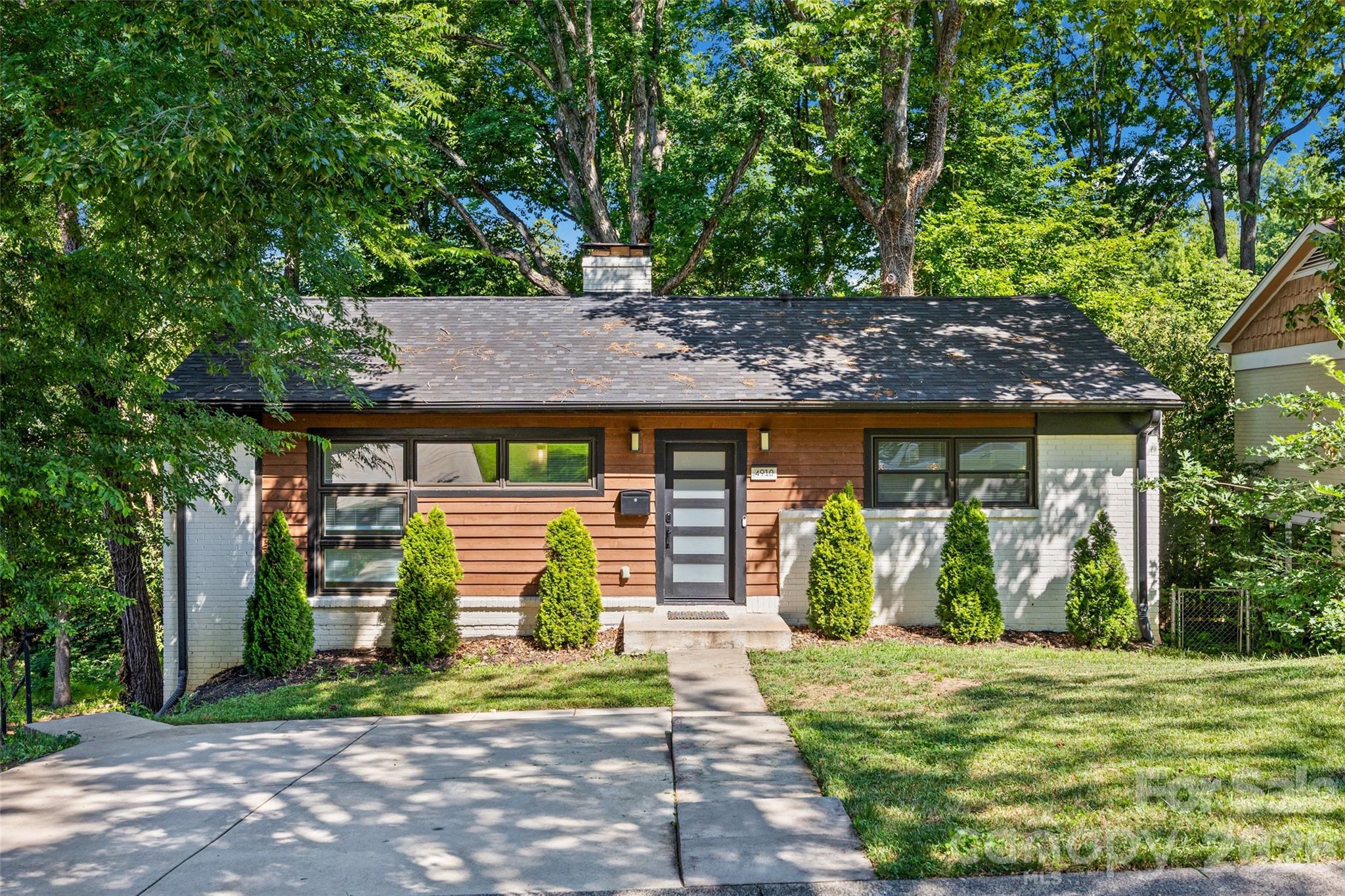 4910 Valley Stream Road — photo