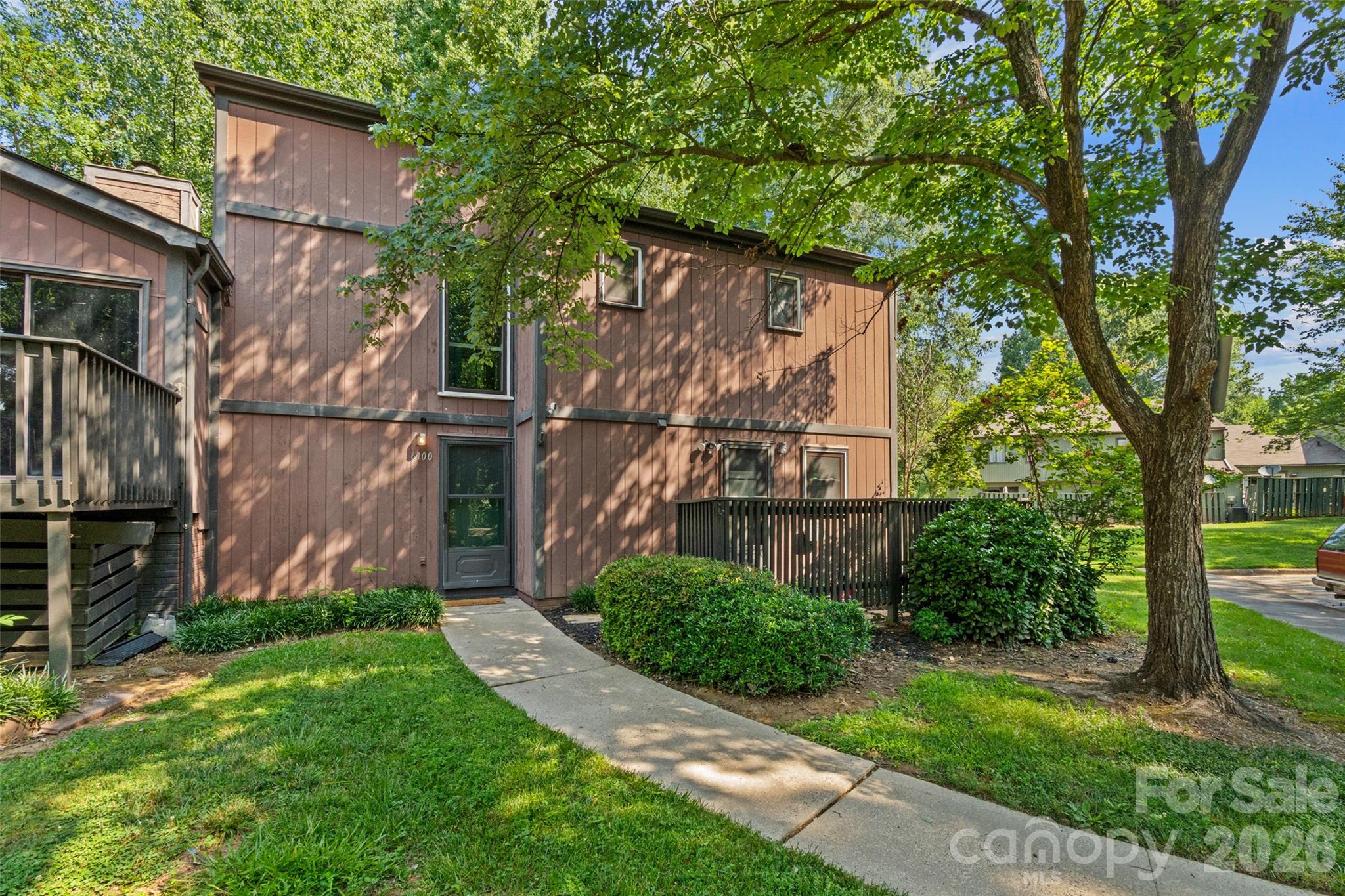6100 Honeysuckle Lane — photo