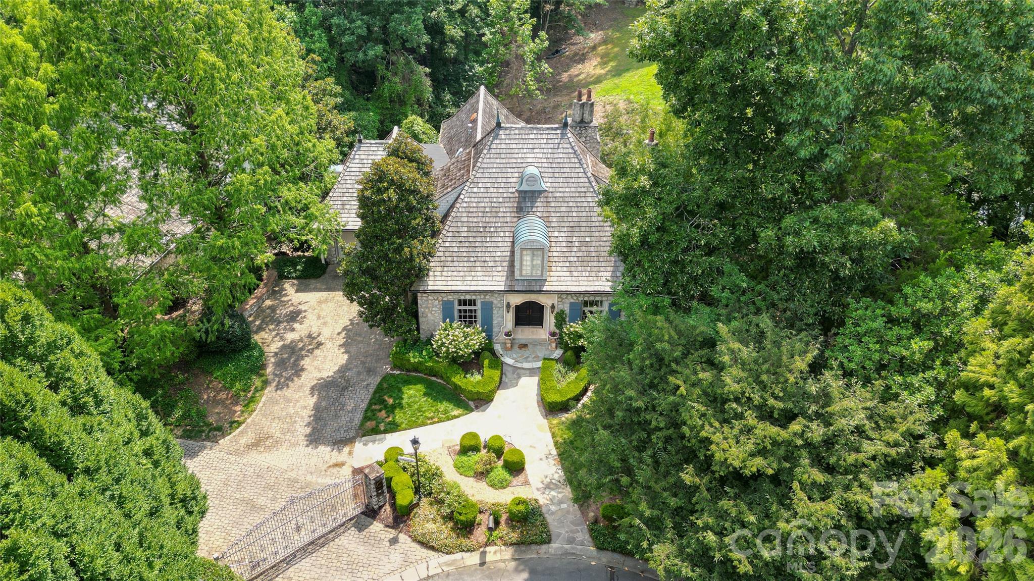 2214 La Maison Drive — photo