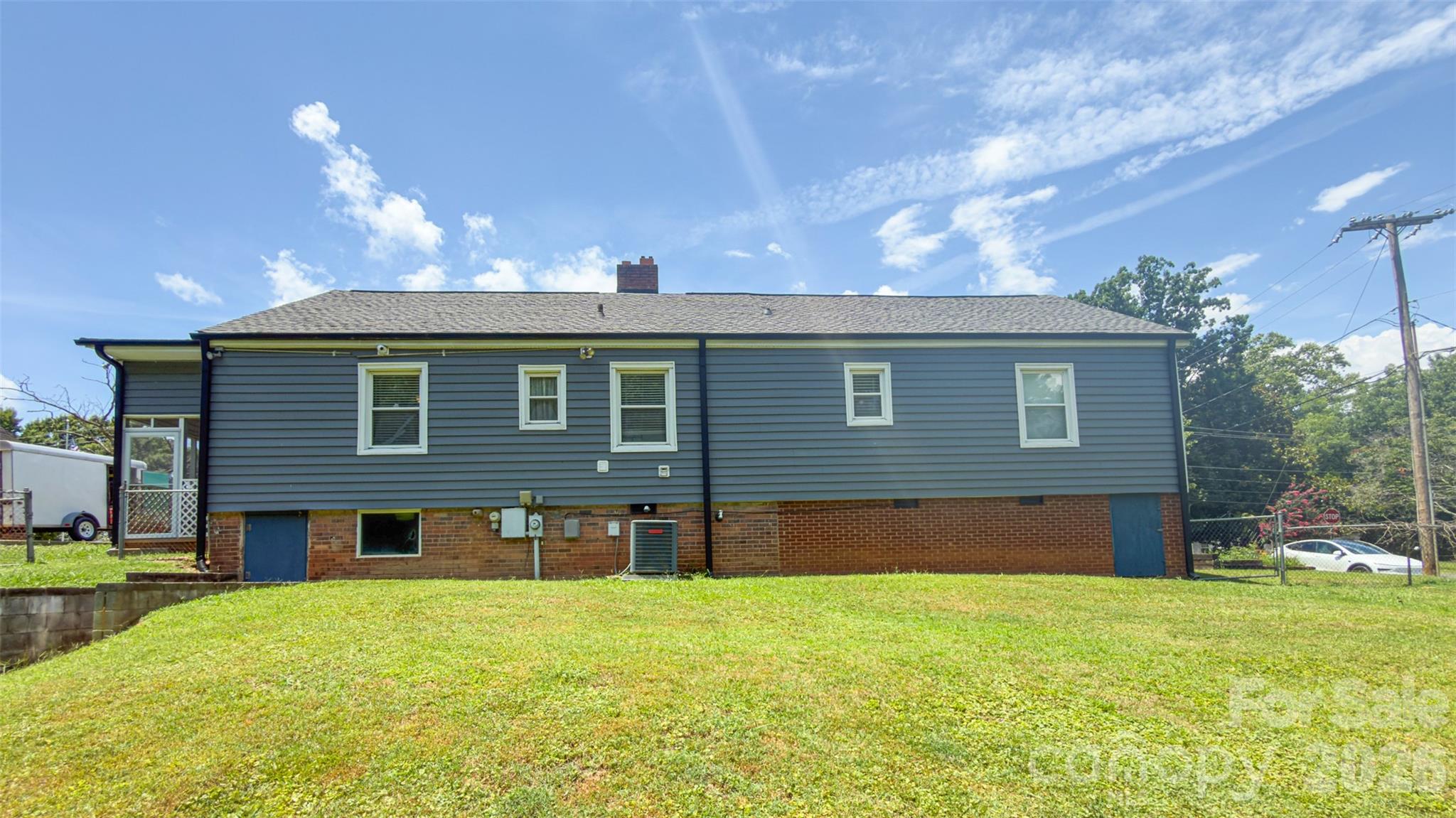 408 Oakdale Street — photo