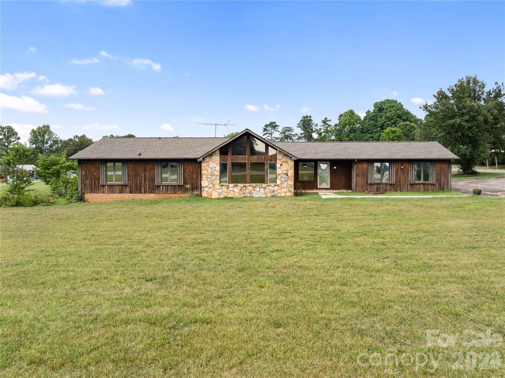 7610 Long Island Road — photo