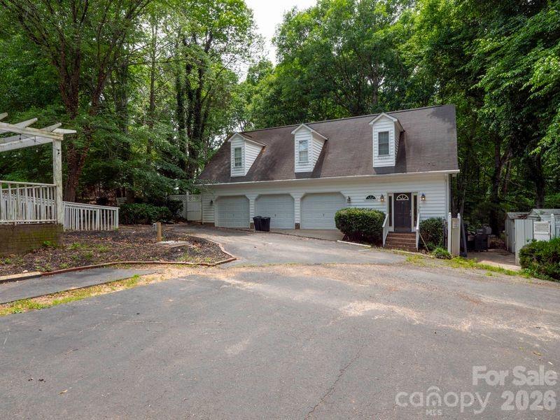 9126 S Providence Road — photo