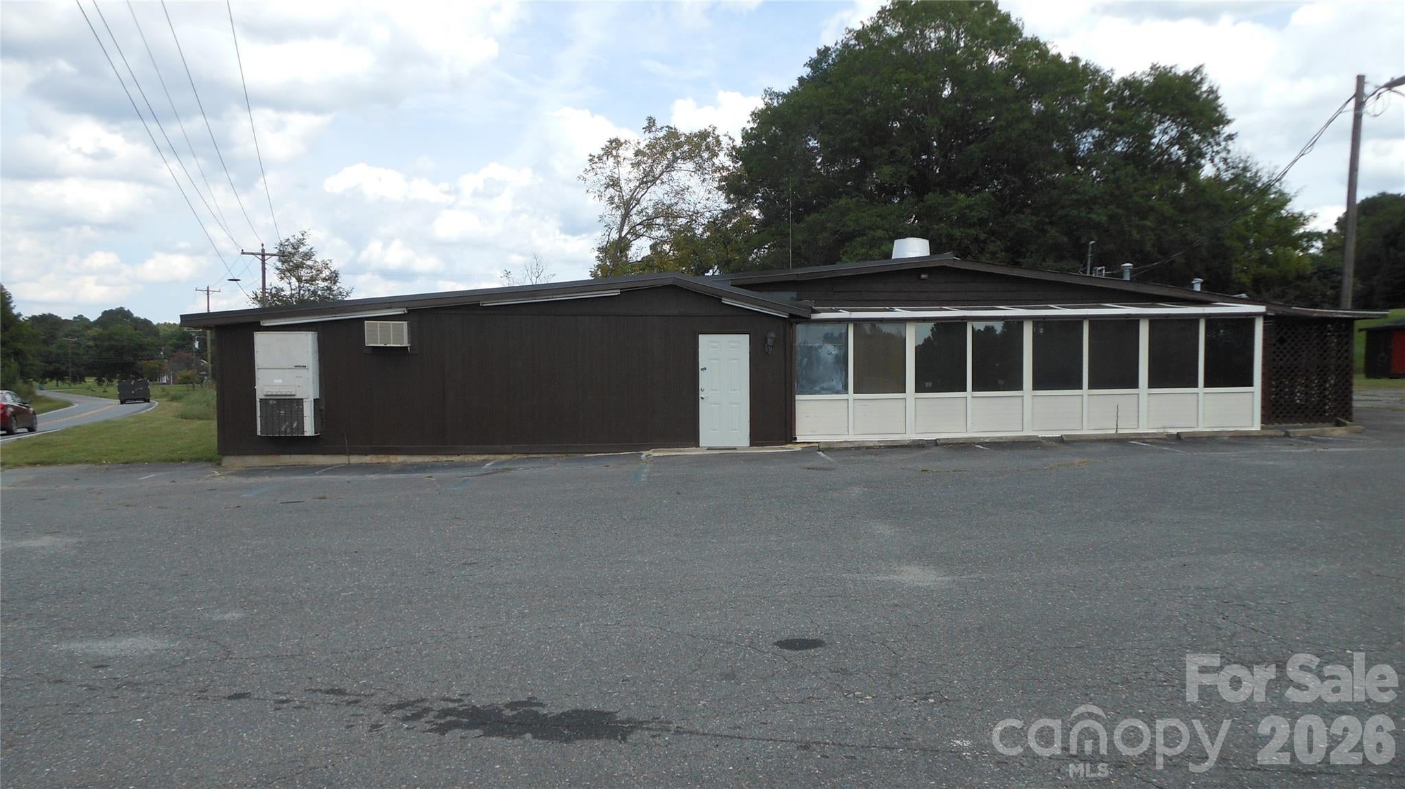 1553 S Battleground Avenue — photo