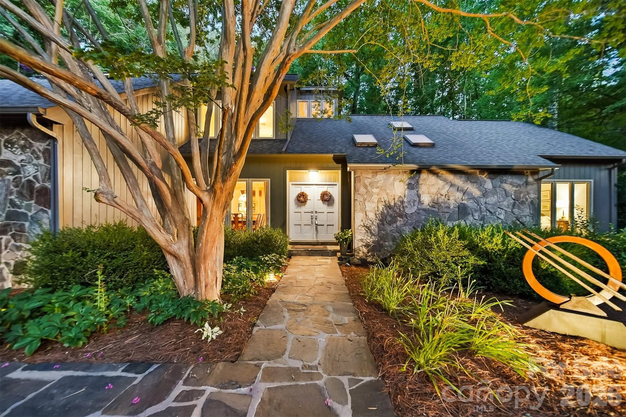 414 Stonecroft Drive SE — photo