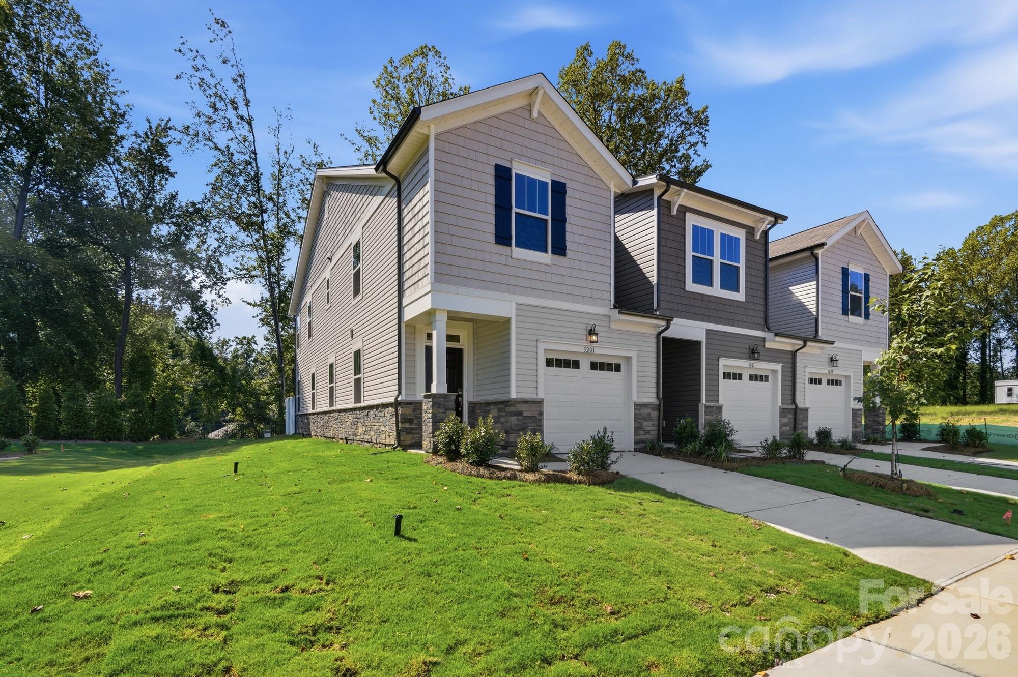 3201 Meadow Knoll Drive — photo