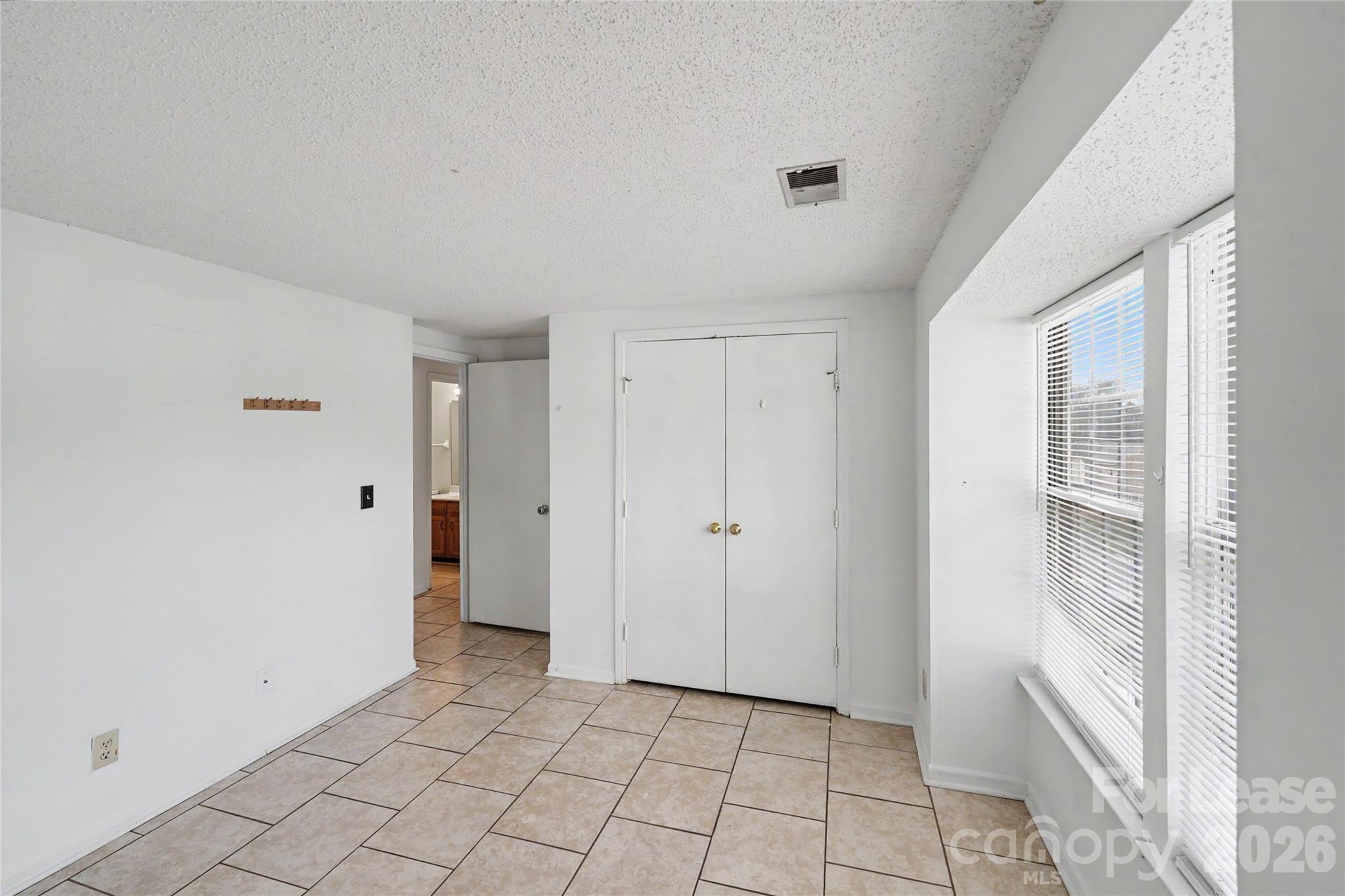 1624 Arlyn Circle J — photo