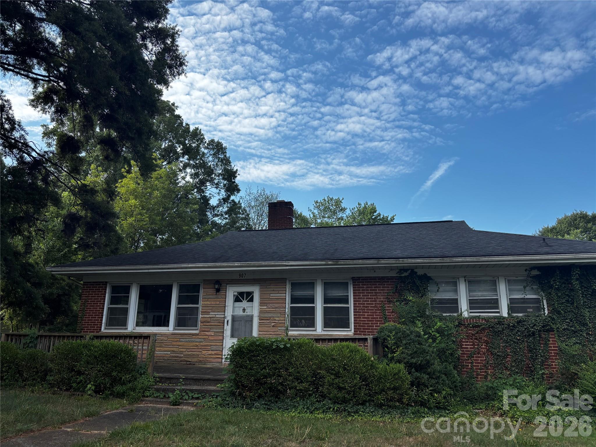907 Maple Avenue — photo