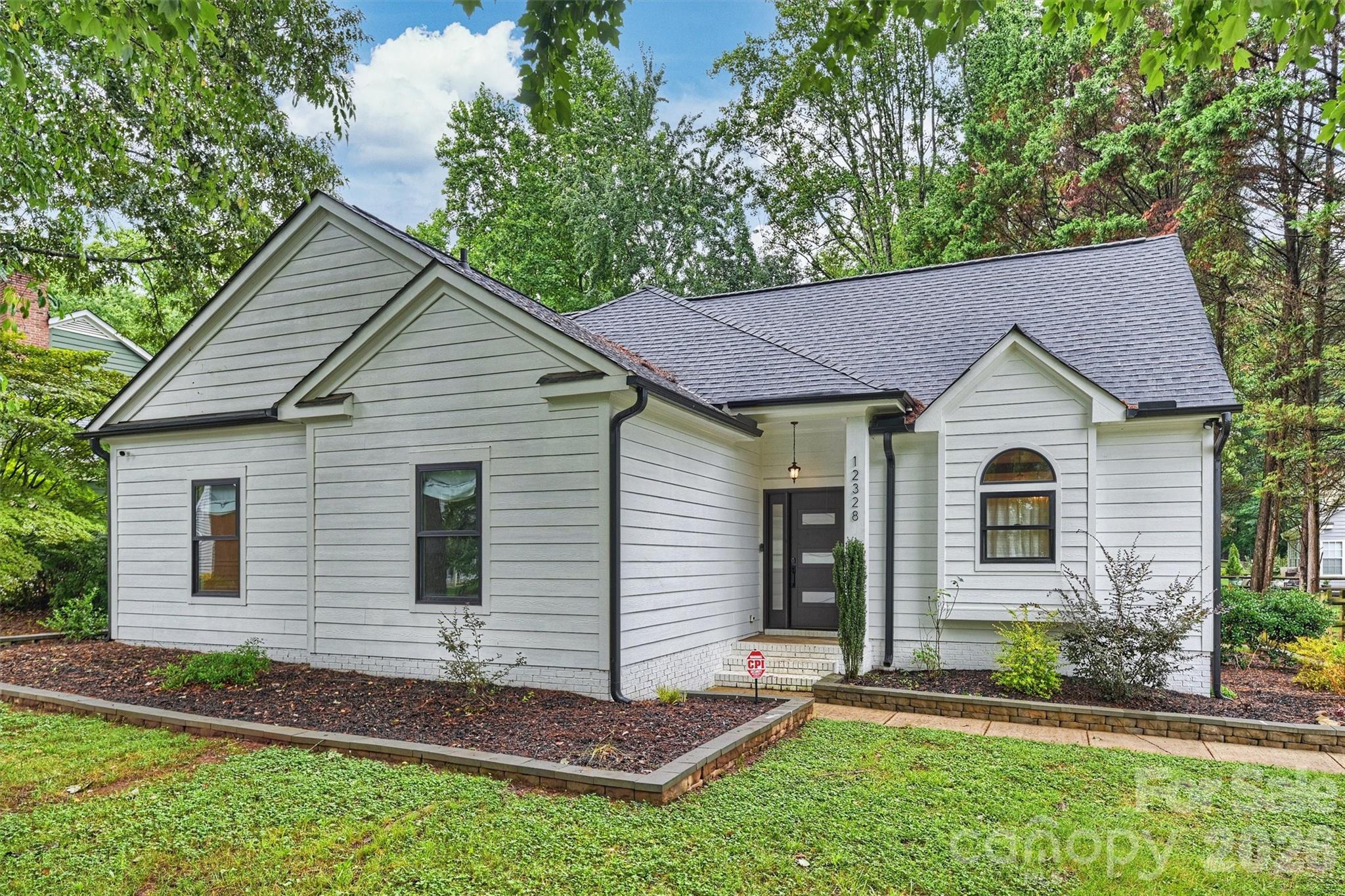 12328 Sparkling Way — photo
