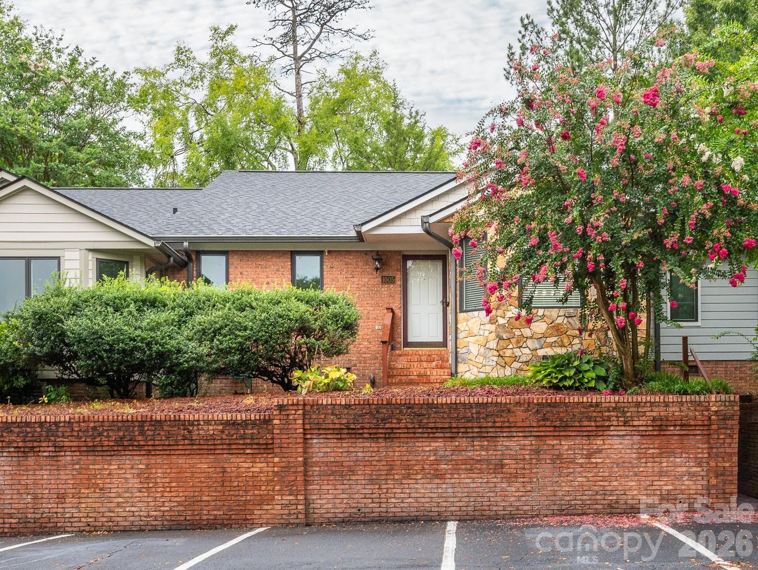 1005 Kenilworth Court NW — photo