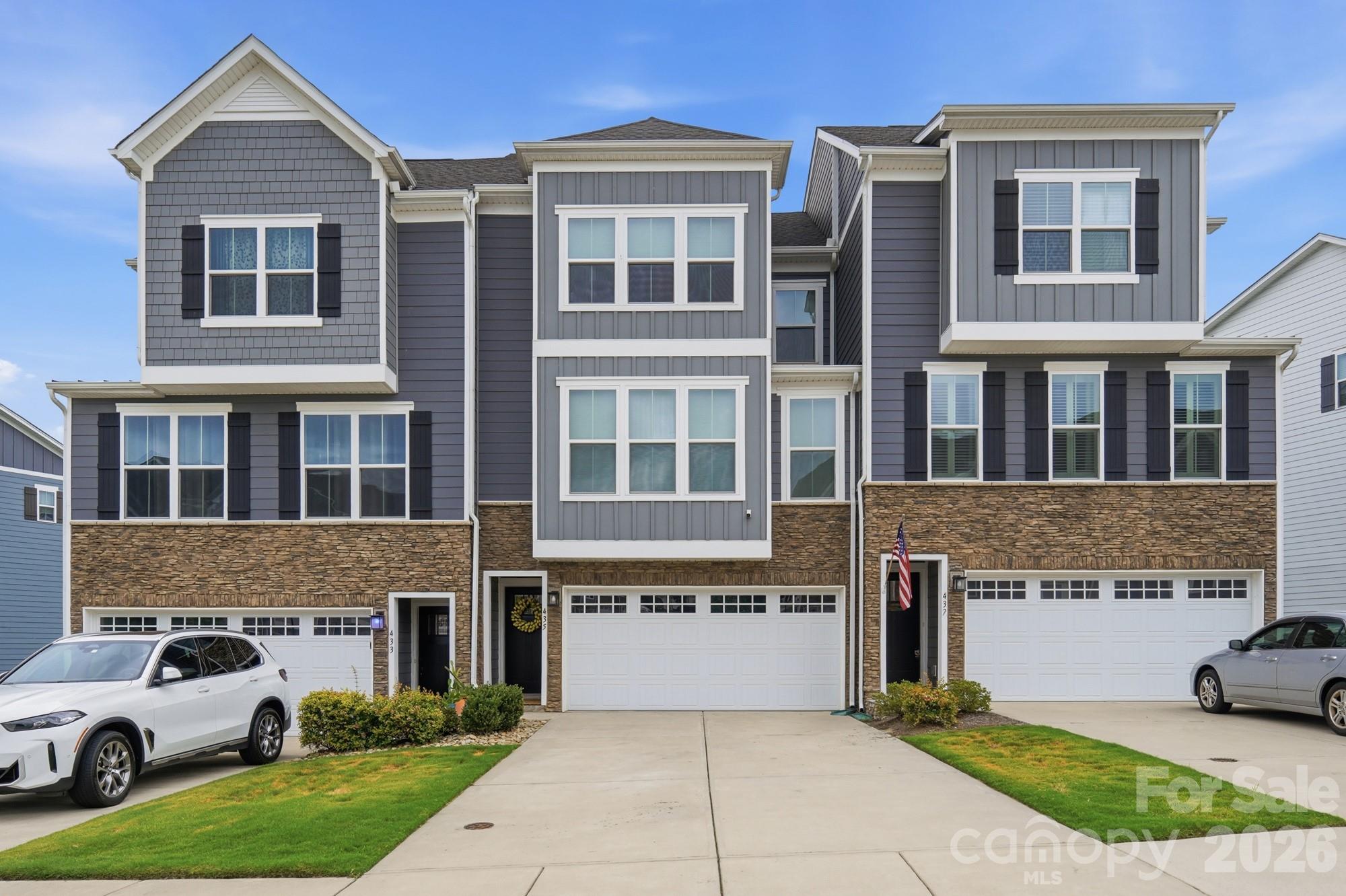 435 Lahinch Drive — photo