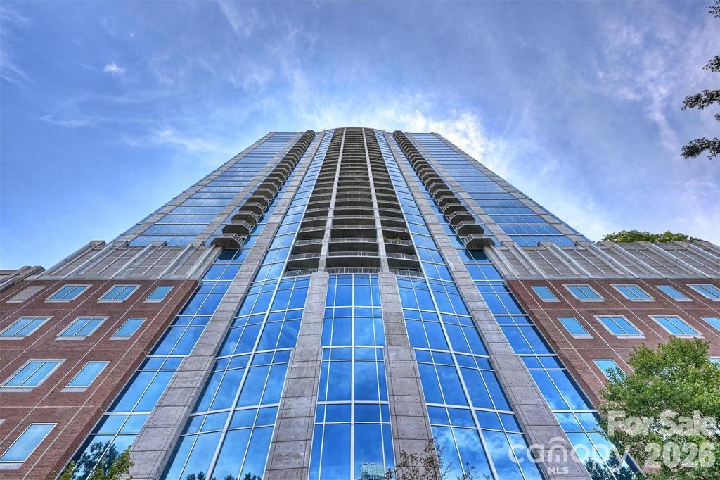 210 N Church Street 1505 — photo