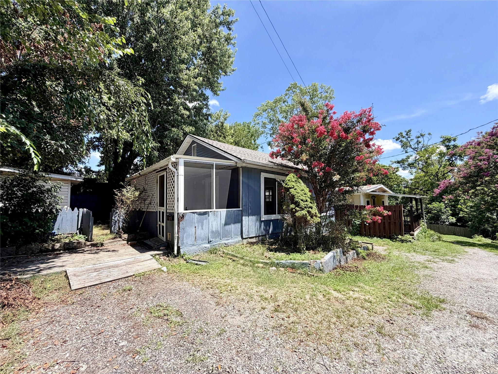 6 Leita Lane — photo