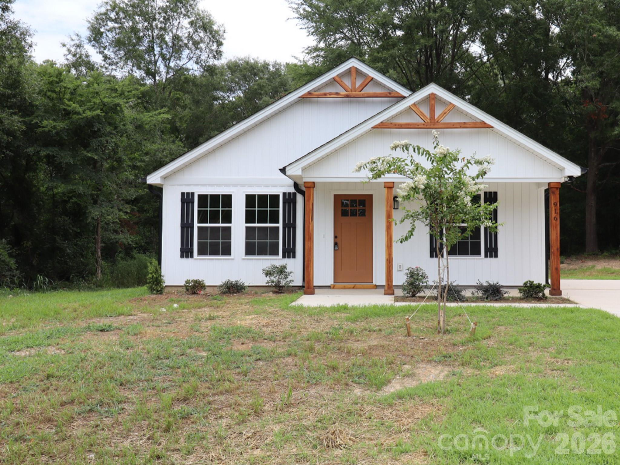 916 N Austin Road — photo