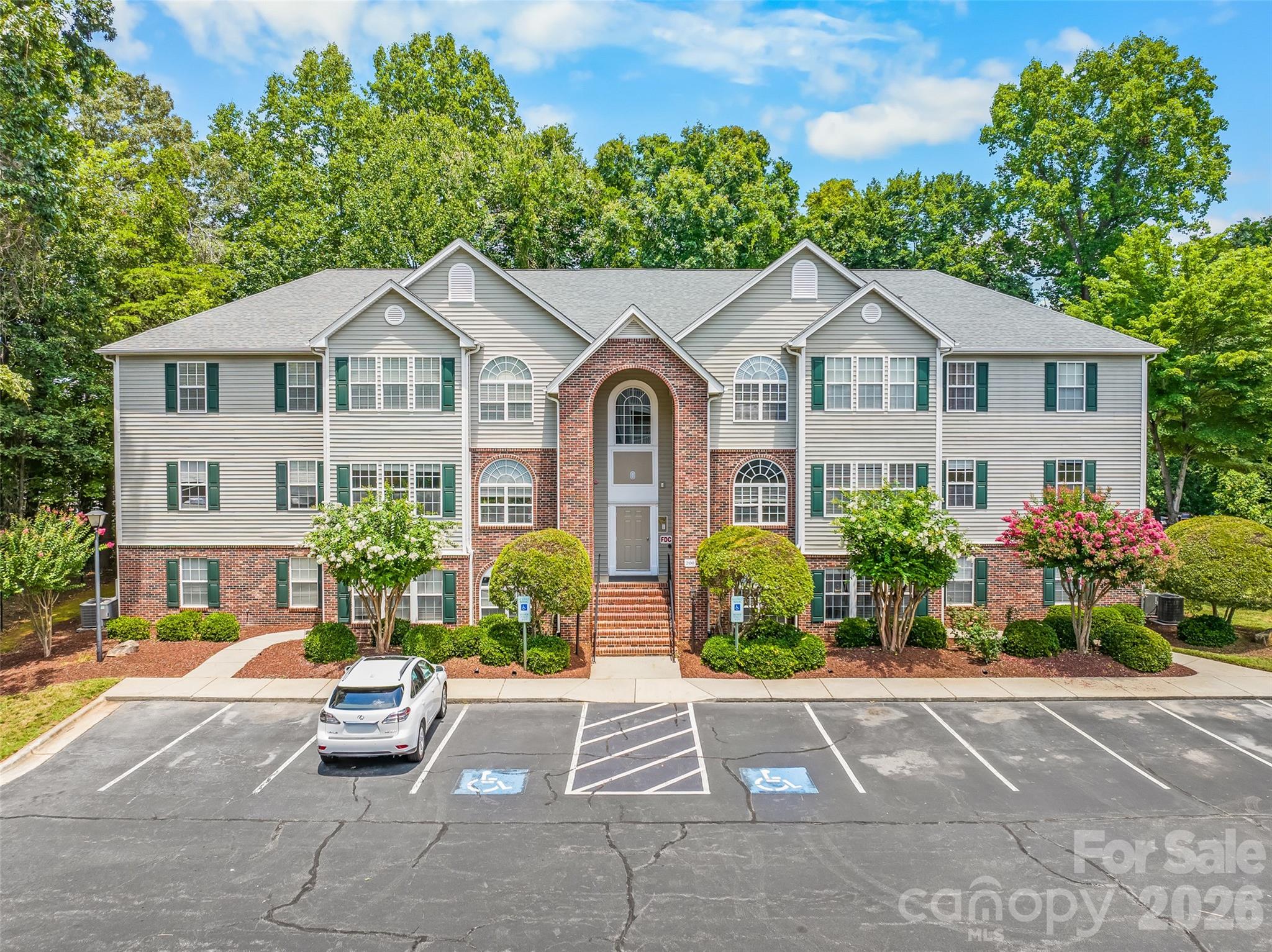 221 Timberline Ridge Court — photo