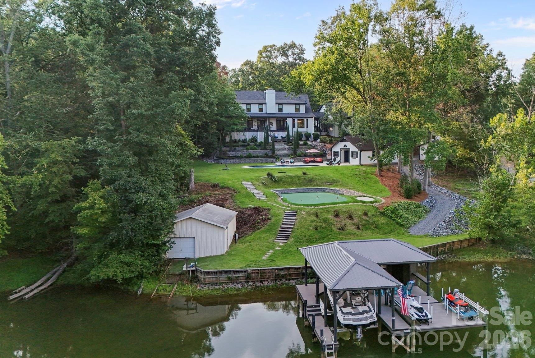 5019 Titanic Road — photo
