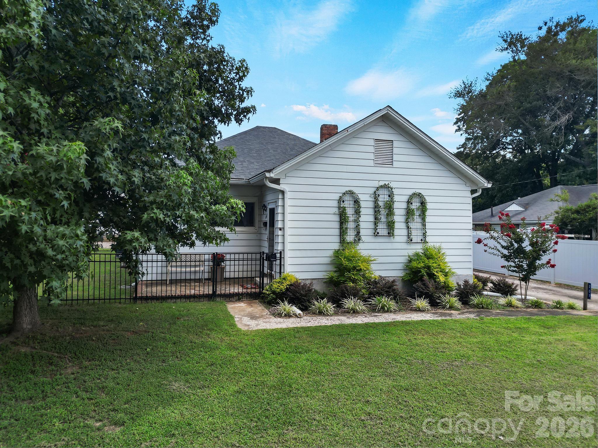 207 Faulkner Street — photo