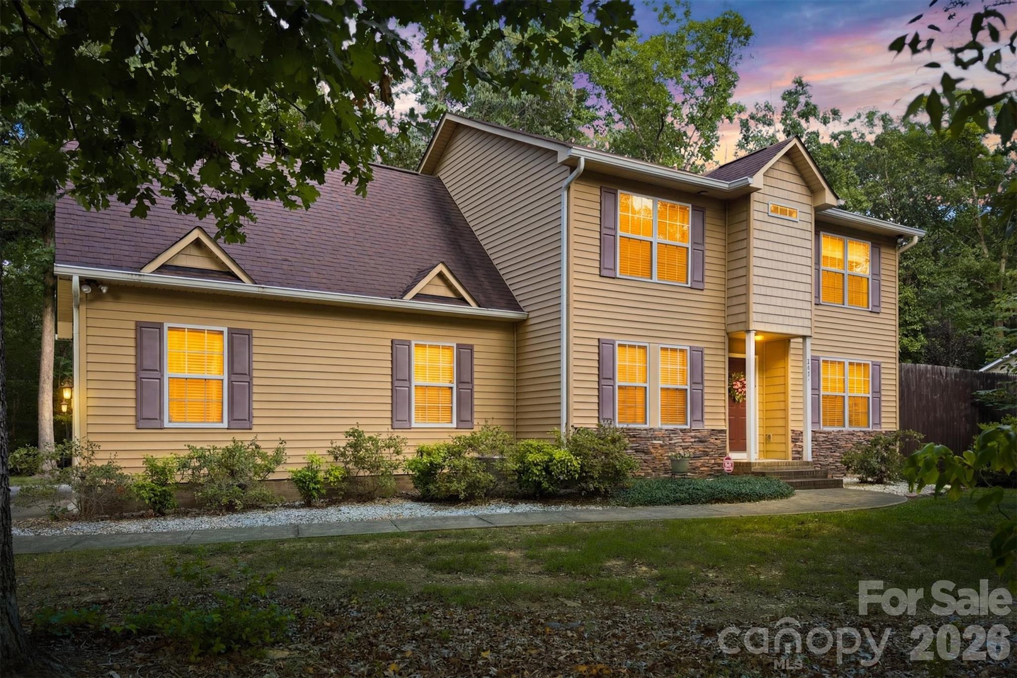 802 White Oaks Circle — photo