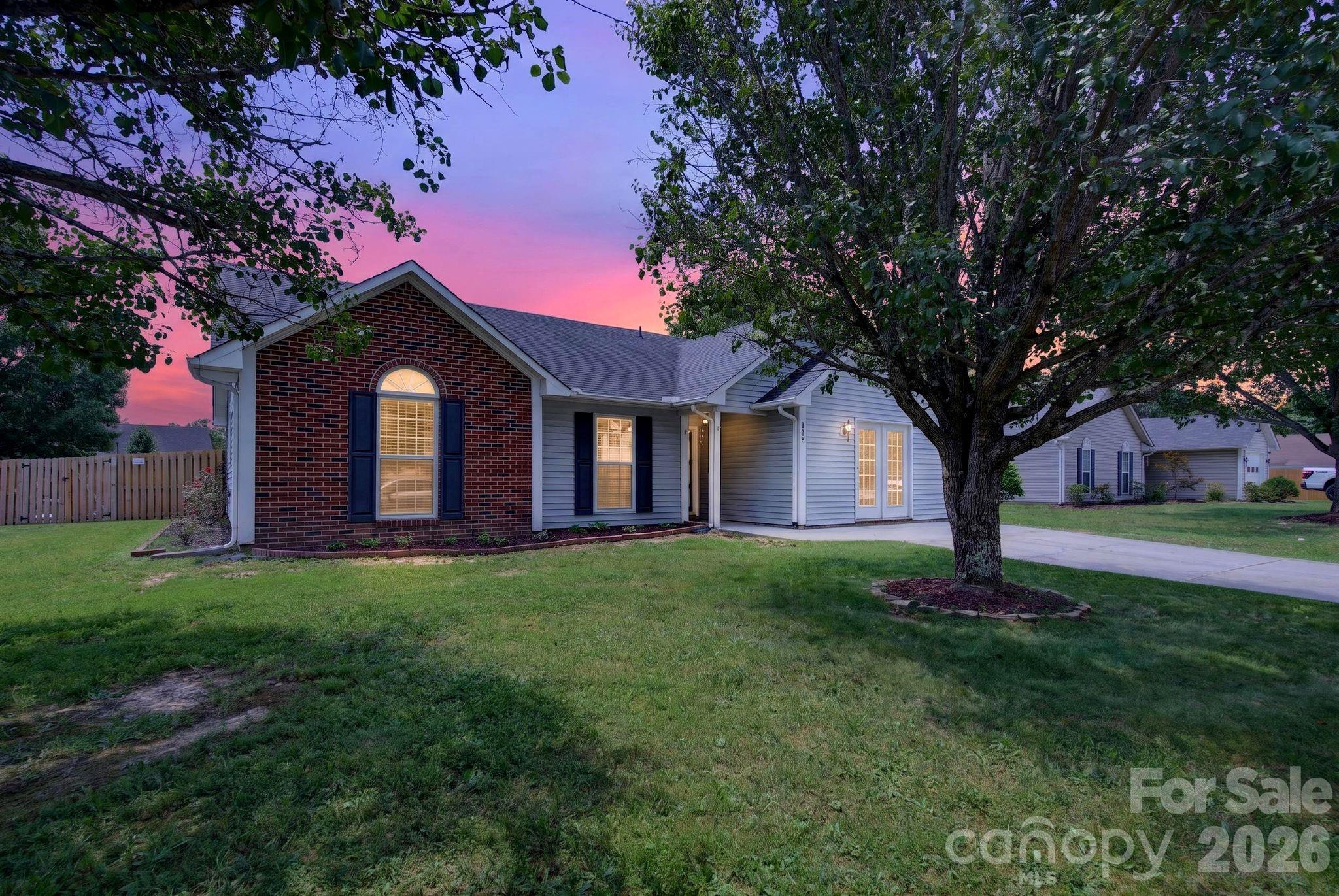 906 Woodhill Drive — photo