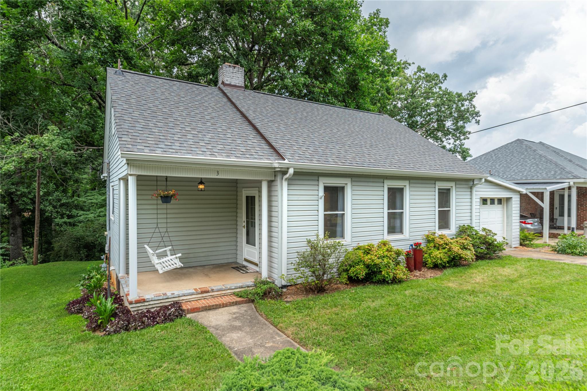 3 Enka Oak Street — photo