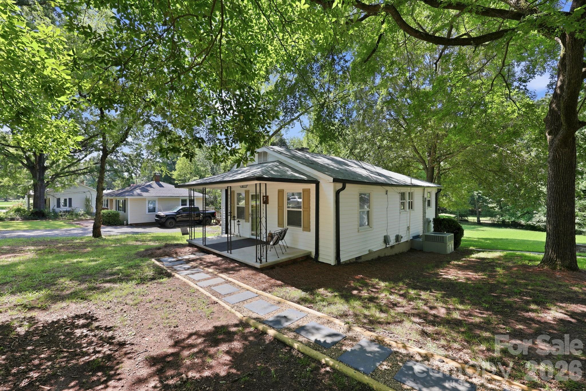 74 Pinecrest Drive SW — photo