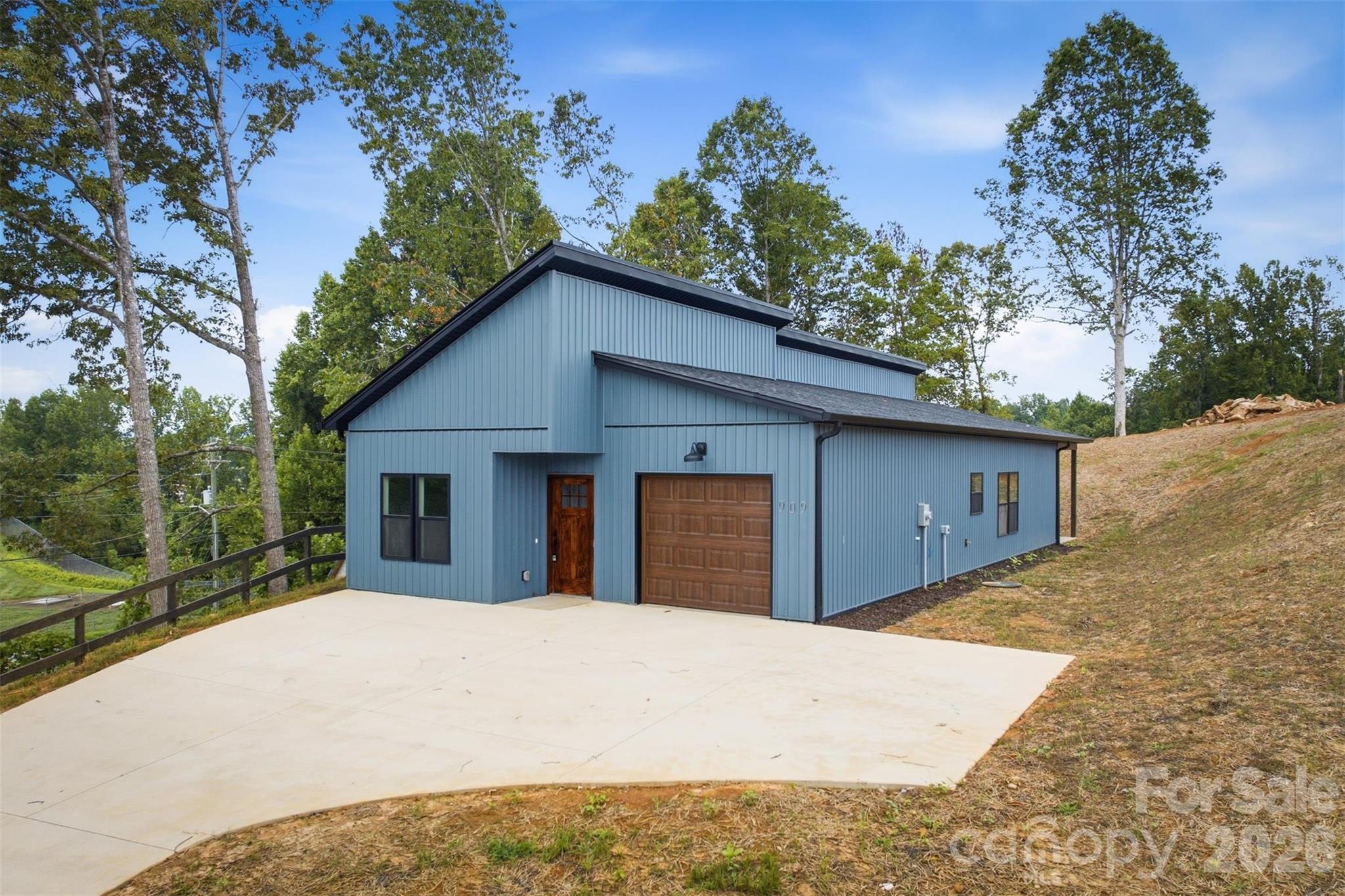 909 Overlook Drive SW — photo