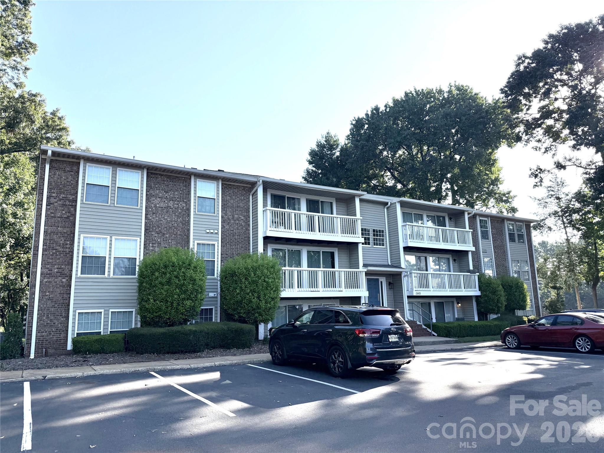 1645 Arlyn Circle M — photo