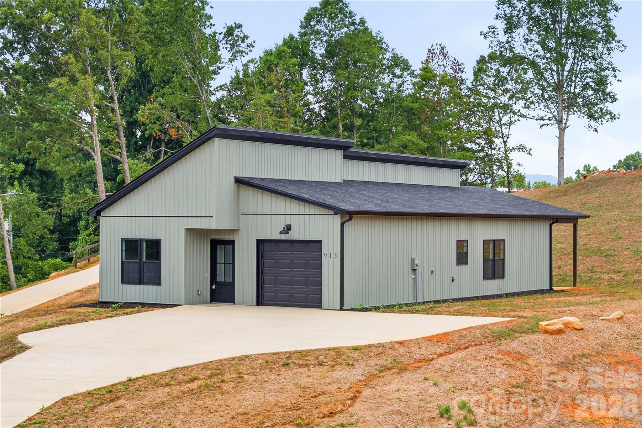 913 Overlook Drive SW — photo