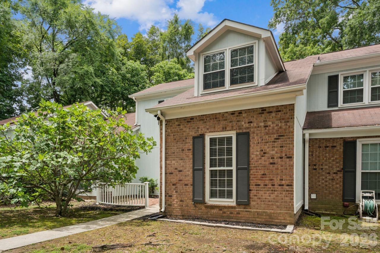 11128 Sevilla Court — photo