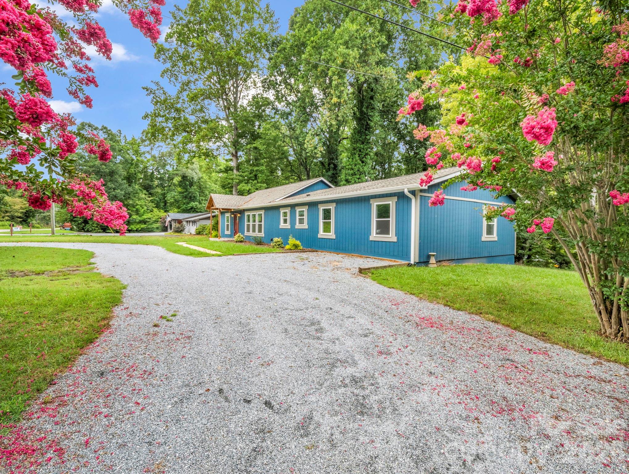 611 Peniel Road — photo