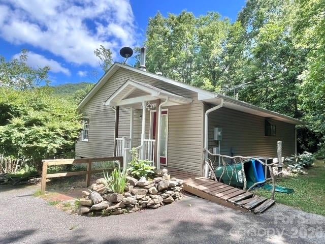 105 Chestnut Hill Road — photo