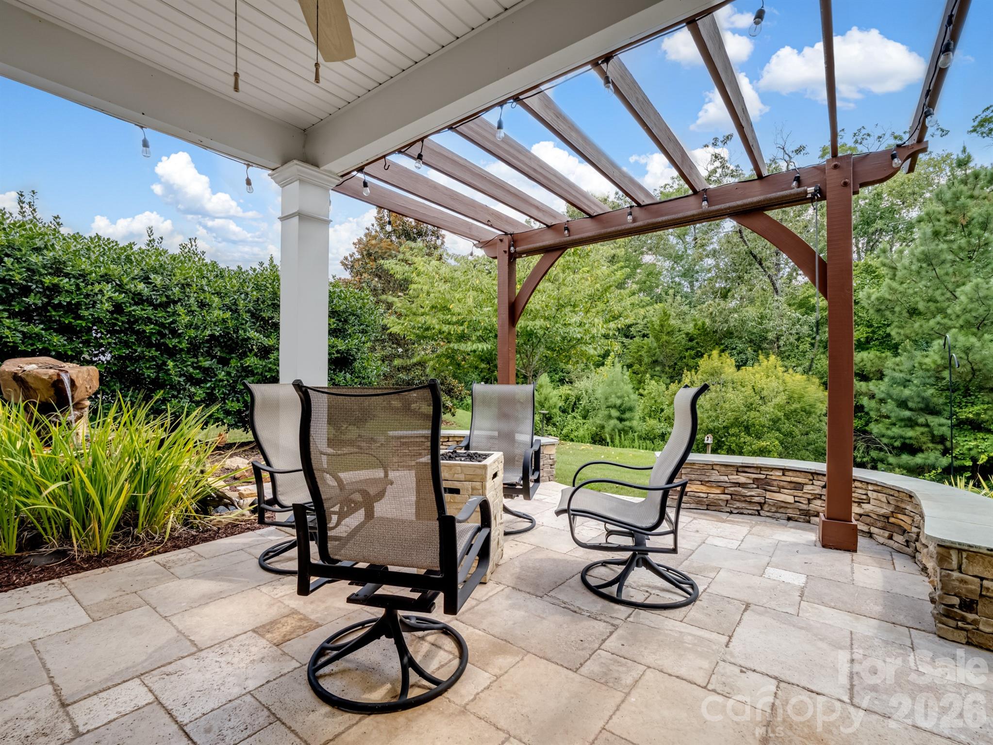 8077 Crater Lake Drive — photo