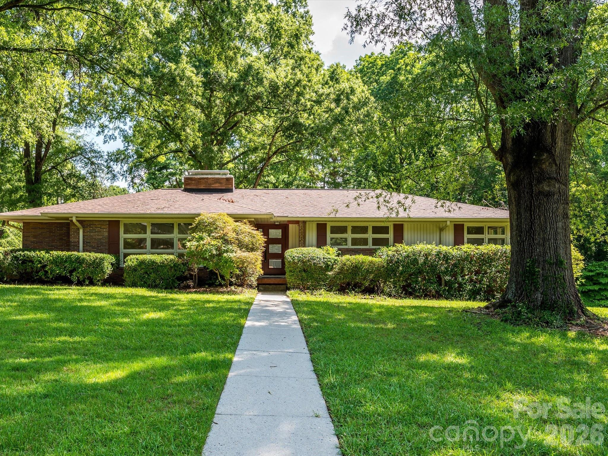 688 Grandview Drive NE — photo
