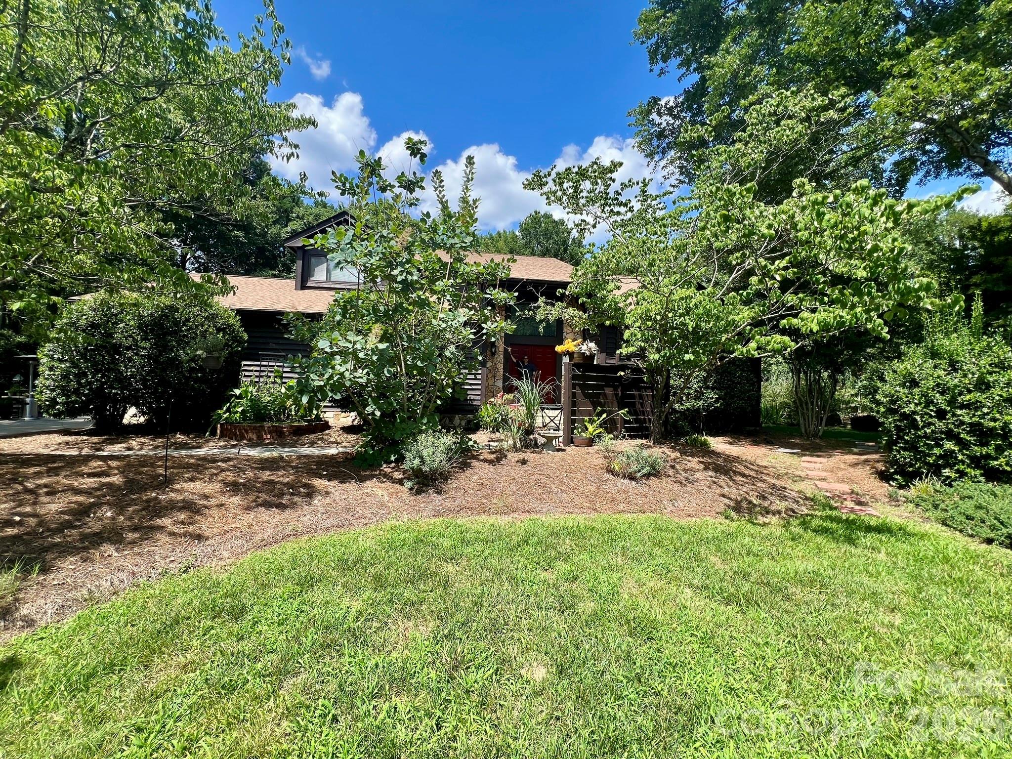 200 Foxlair Court — photo