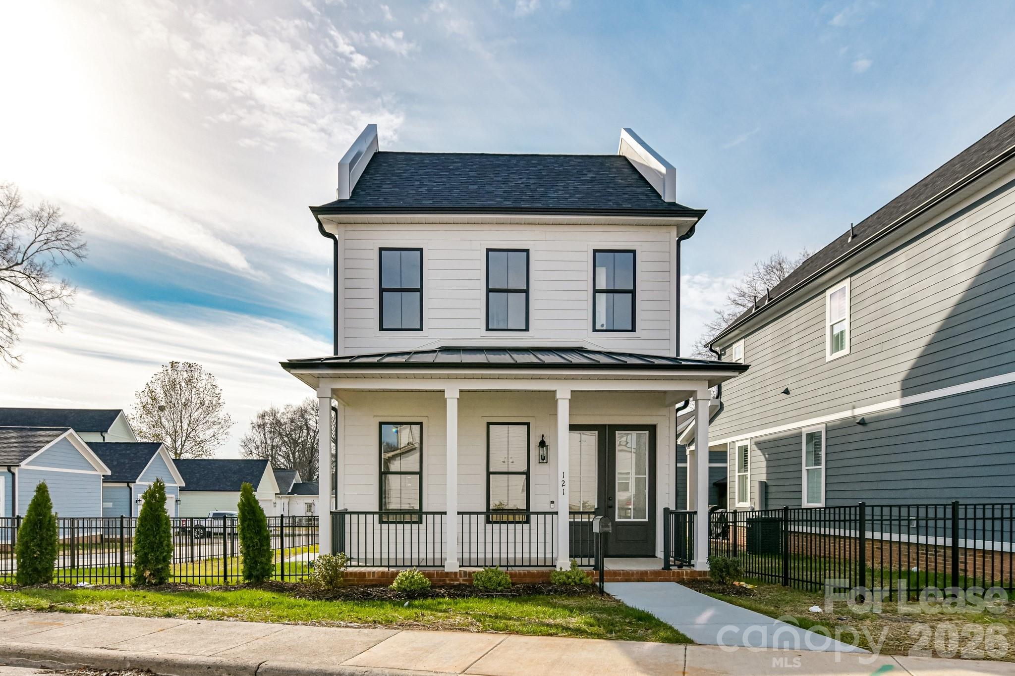 121 W F Street — photo