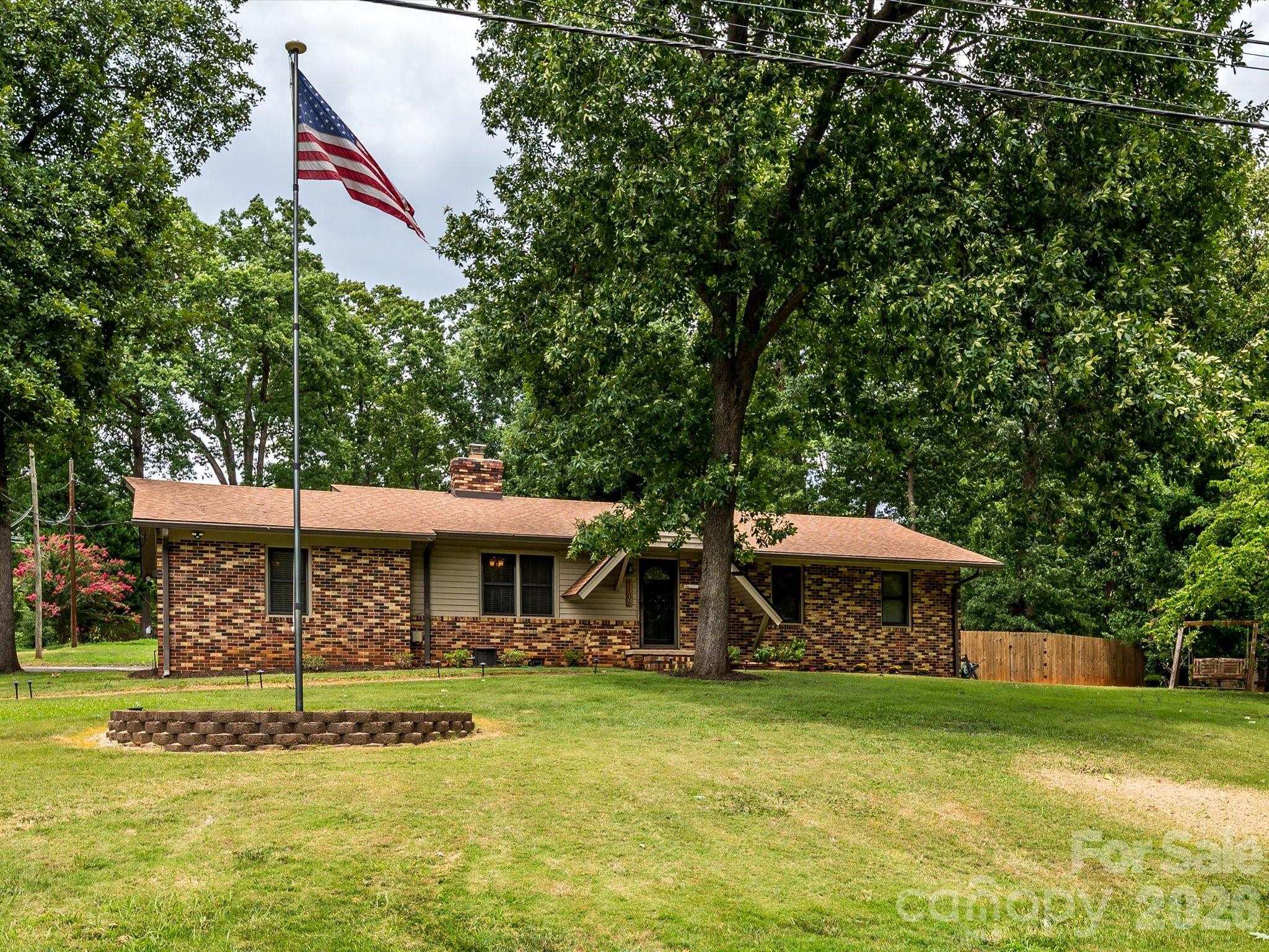 1106 Robinhood Lane — photo