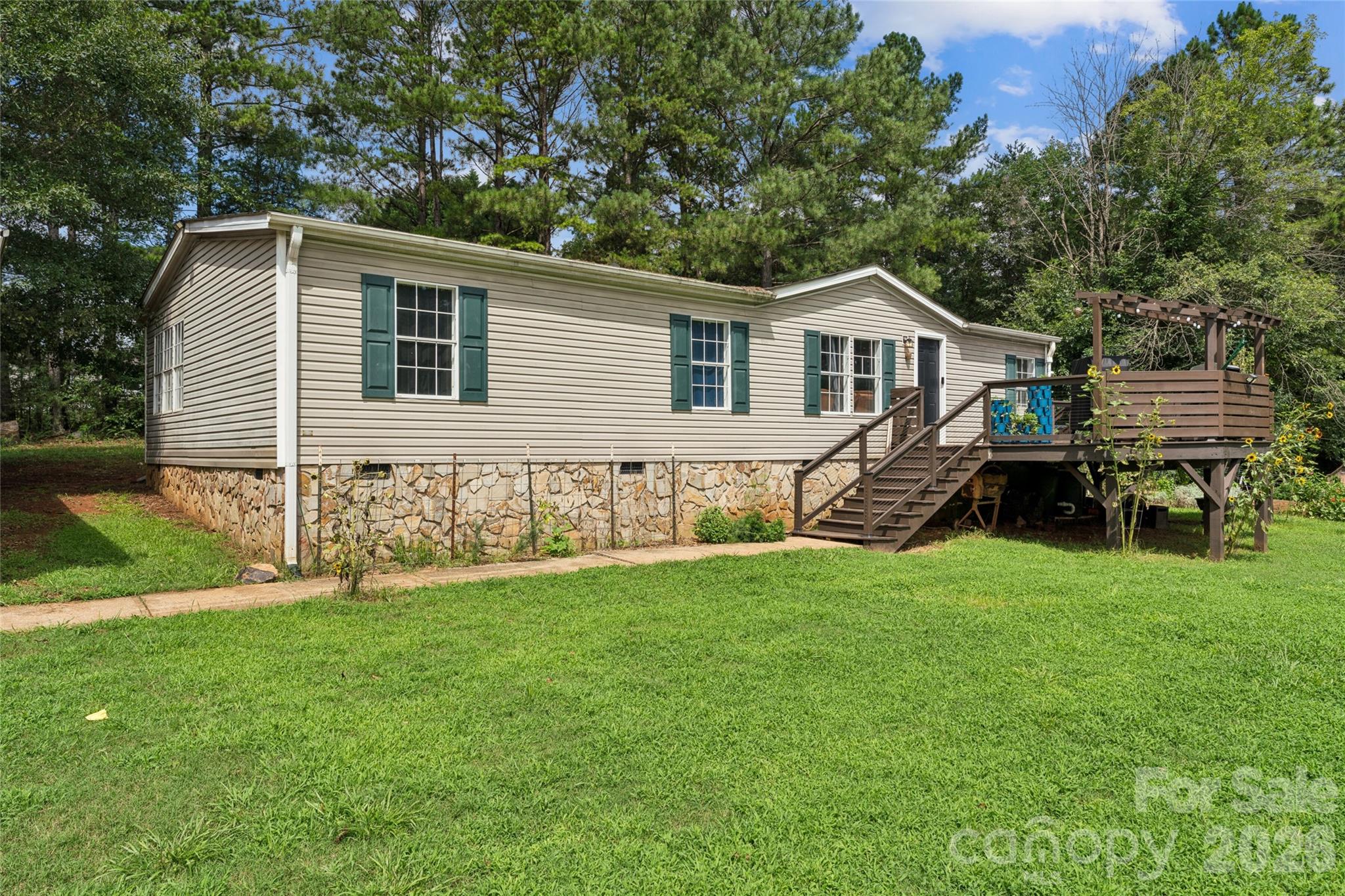912 Grace Drive — photo