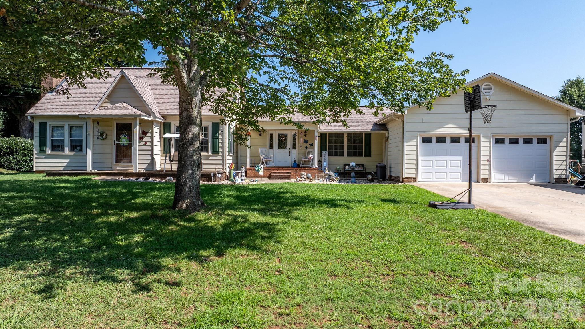 2504 Brentwood Circle — photo