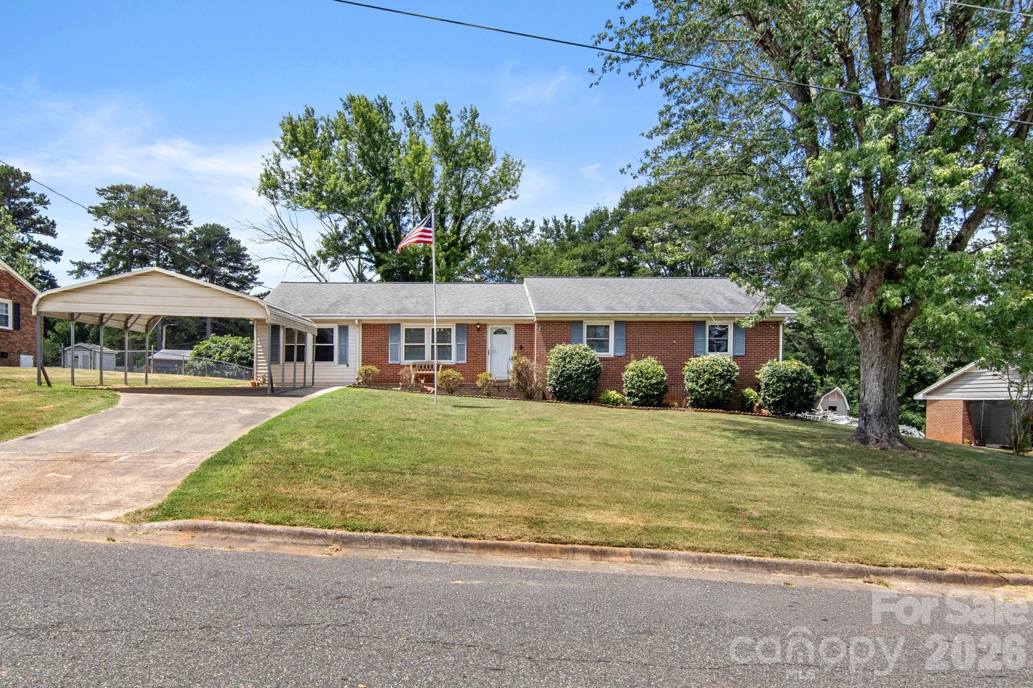 307 Somerset Drive — photo