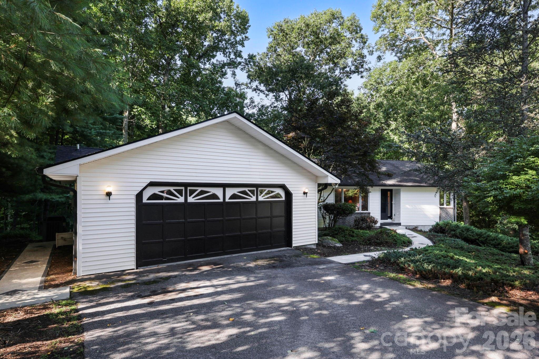 18 E Rosewood Trail — photo