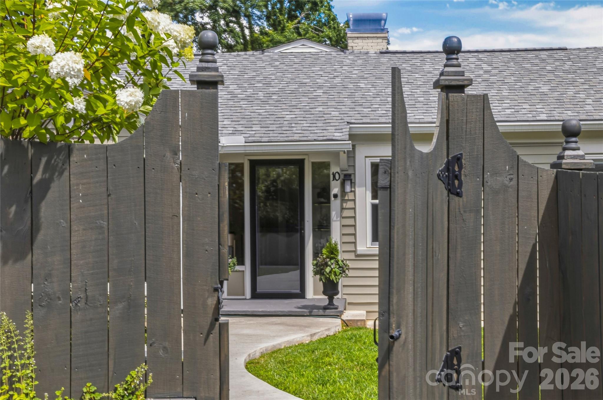 10 Springdale Road — photo