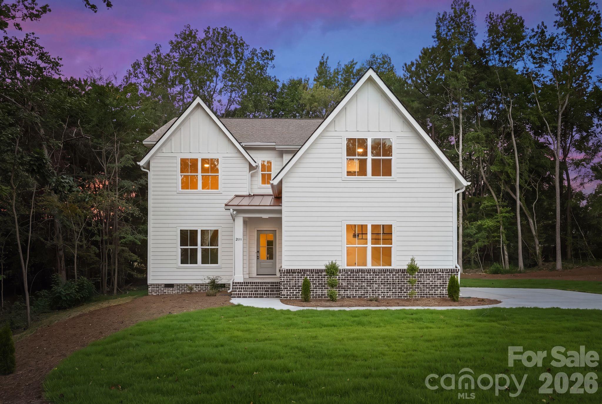 2311 Chateau Court — photo