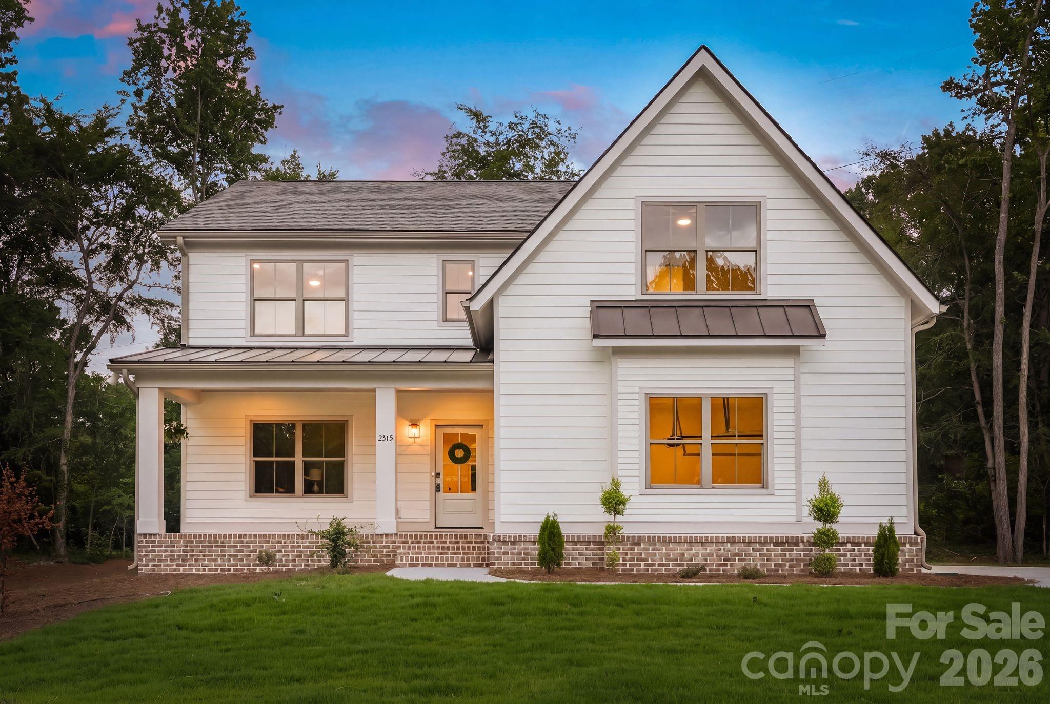 2315 Chateau Court — photo