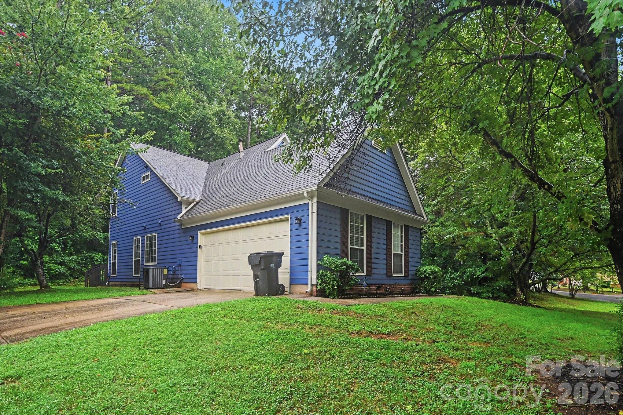 8722 Woodhill Manor Court — photo